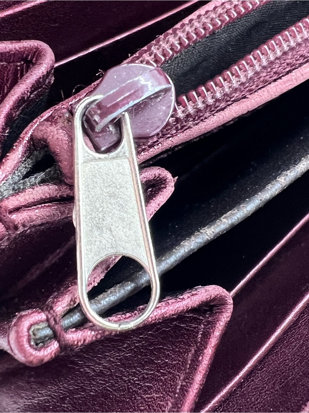 Gucci GG Embossed Lovely Heart Zip Wallet Burgundy Patent COA - Picture 10 of 16